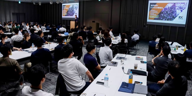 写真　受講者が講義を聞いている様子