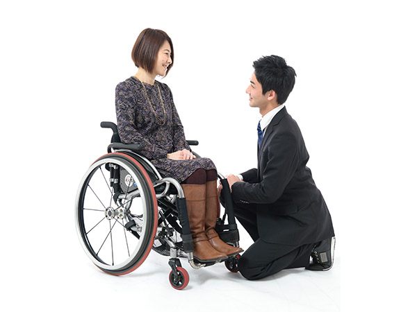 車椅子ユーザーとの会話の様子